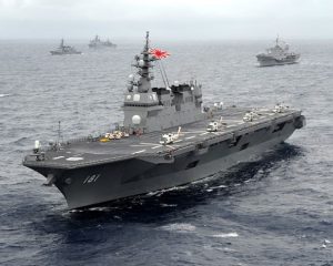 Вертолётоносец проекта «Хюга» морских сил самообороны Японии (полное водоизмещение 18 тысяч тонн).
