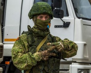 Помощь не ослабевает ни на секунду.