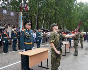 Присяга обязывает молодых стратегов.