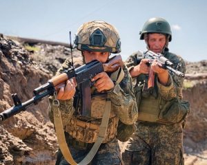 Они воплощают мужество и верность воинскому долгу.