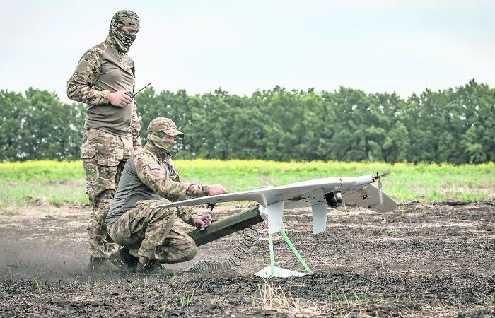 Решительно продвигаемся вперёд, сокрушая врага