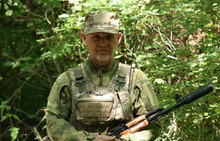 Он сражается за Родину.