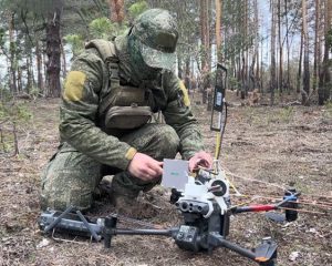 Его ведёт любовь к Родине..