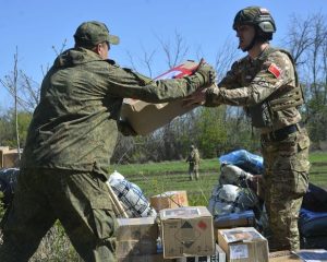На перепутье полевых дорог.