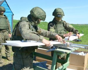 При помощи умной «птички» в небе.