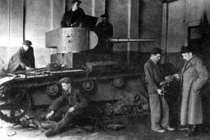 Ремонт танка Т-26.