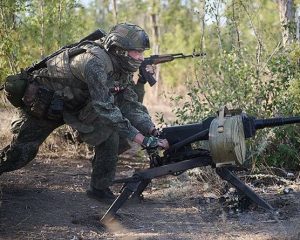 Твёрдо стоят на страже прочного мира.