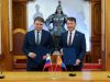 Опираясь на исторические традиции и дружбу народов.