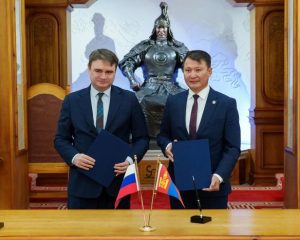Опираясь на исторические традиции и дружбу народов.
