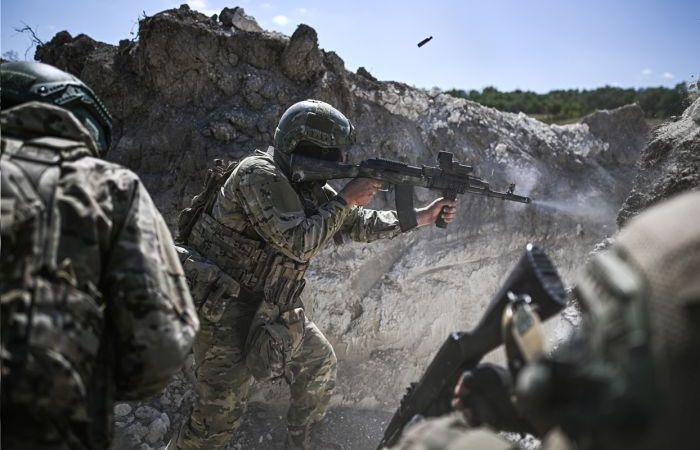 «Крылатая пехота» достаёт врага из-под земли