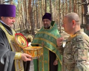 Прикоснувшись к святыне, обретаем внутреннюю силу.