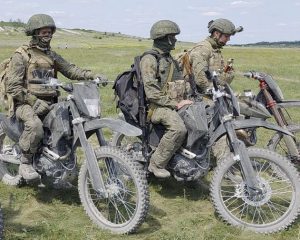 «Змей» учит летать над бездорожьем.