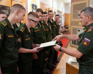 Приобщая курсантов к победным традициям.