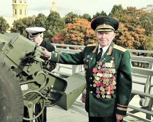 Бережно сохраняя память о героях.