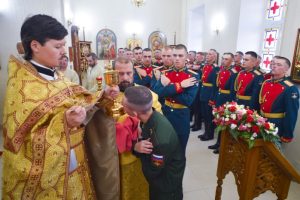 Молясь в храме Дмитрия Донского