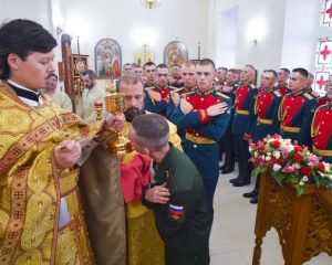 Молясь в храме Дмитрия Донского
