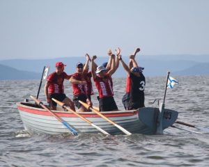 Тон задают мастера.