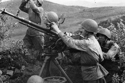 Последние аккорды Второй мировой войны звучали на Востоке.