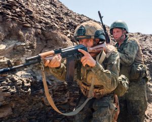 Не останавливаясь, продвигаемся в глубину вражеской обороны