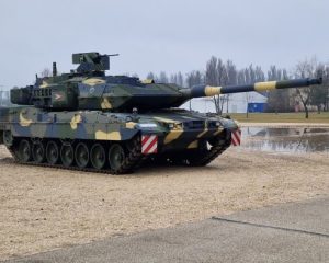 В рамках масштабной программы модернизации вооружённых сил Венгрия сделала стратегическую ставку на оборонную промышленность ФРГ. На сегодняшний день немецкие боевые системы составляют основу тяжёлого вооружения сухопутных войск Венгрии (одна танковая и две механизированные бригады).